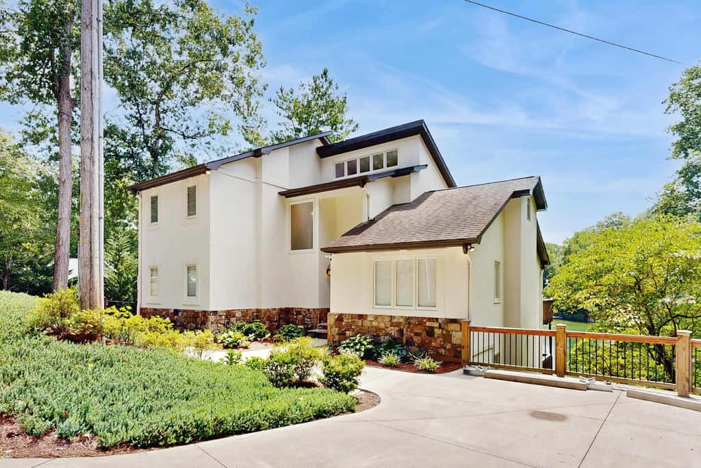 Lake Lure Lakefront House, Private Dock, Multiple Decks, Kayaks, Mountain Views, Gameroom
