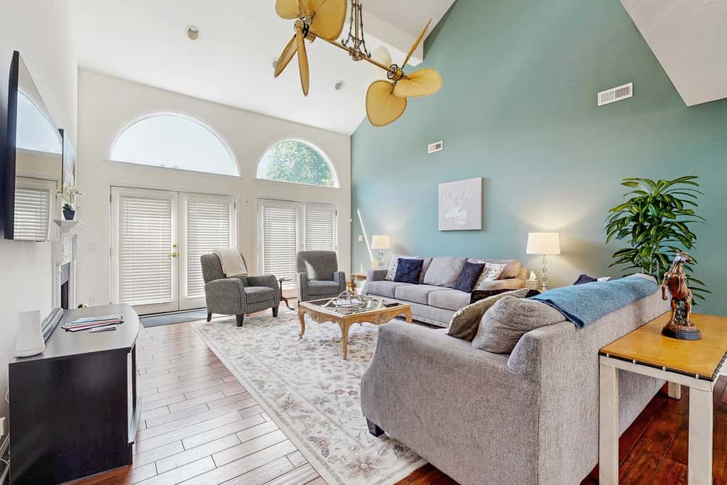 Lake Lure Lakefront House, Private Dock, Multiple Decks, Kayaks, Mountain Views, Gameroom