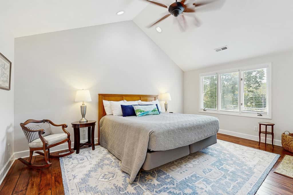 Lake Lure Lakefront House, Private Dock, Multiple Decks, Kayaks, Mountain Views, Gameroom