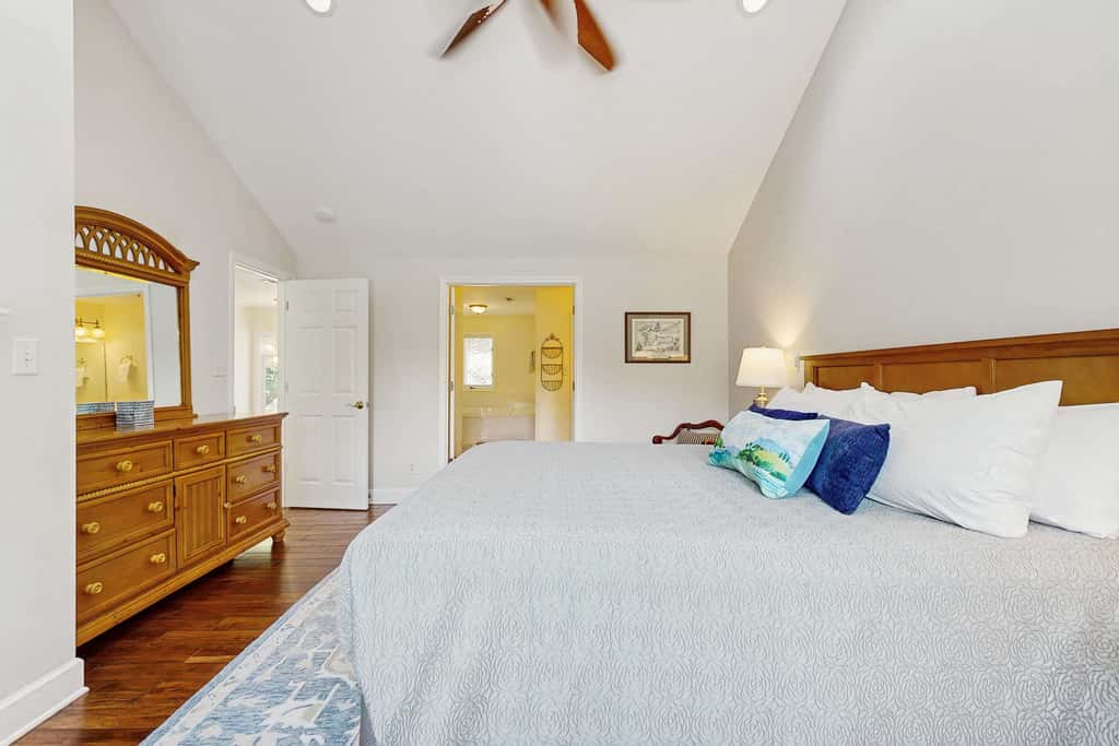 Lake Lure Lakefront House, Private Dock, Multiple Decks, Kayaks, Mountain Views, Gameroom