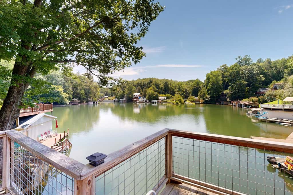 Lake Lure Lakefront House, Private Dock, Multiple Decks, Kayaks, Mountain Views, Gameroom