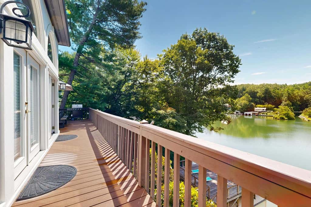 Lake Lure Lakefront House, Private Dock, Multiple Decks, Kayaks, Mountain Views, Gameroom