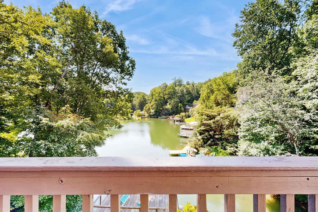 Lake Lure Lakefront House, Private Dock, Multiple Decks, Kayaks, Mountain Views, Gameroom