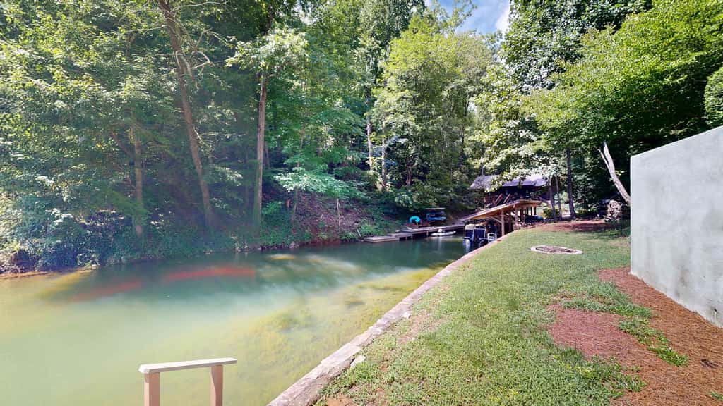 Lake Lure Lakefront House, Private Dock, Multiple Decks, Kayaks, Mountain Views, Gameroom
