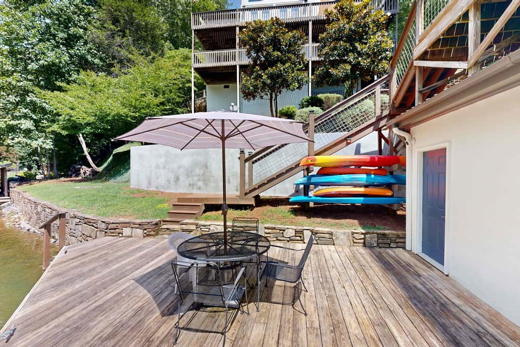 Lake Lure Lakefront House, Private Dock, Multiple Decks, Kayaks, Mountain Views, Gameroom