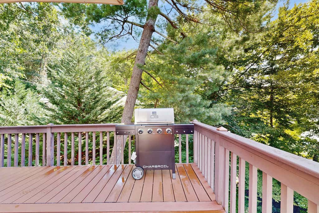 Lake Lure Lakefront House, Private Dock, Multiple Decks, Kayaks, Mountain Views, Gameroom