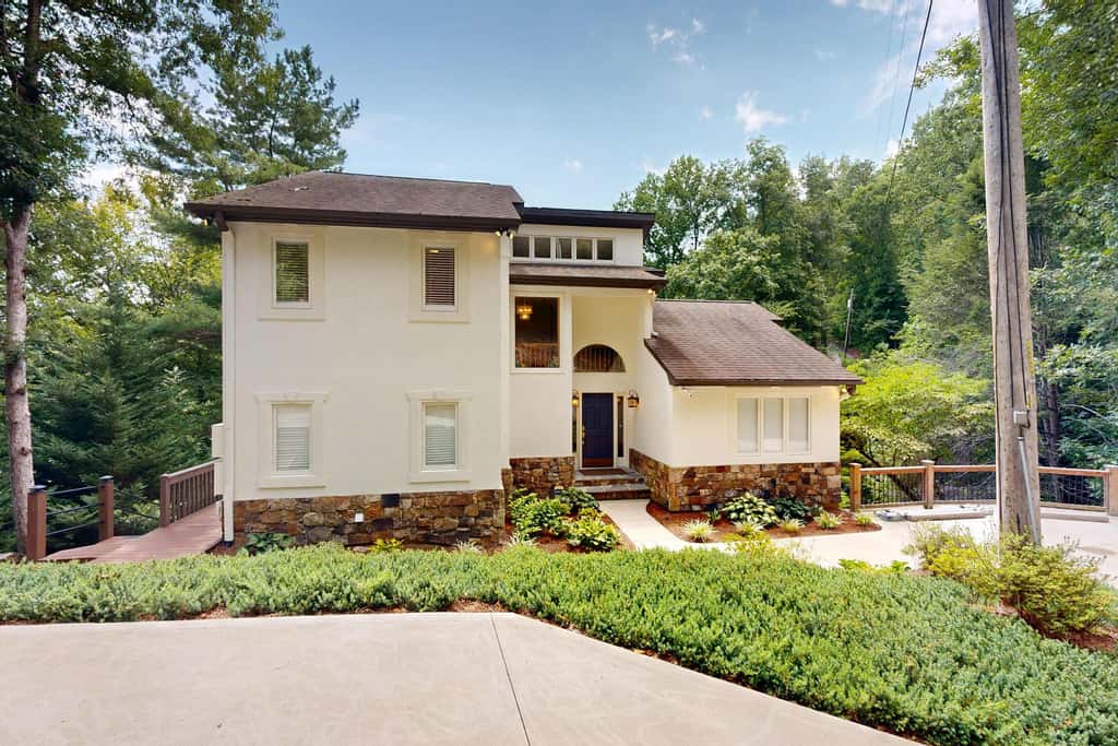 Lake Lure Lakefront House, Private Dock, Multiple Decks, Kayaks, Mountain Views, Gameroom