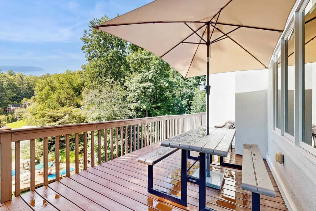 Lake Lure Lakefront House, Private Dock, Multiple Decks, Kayaks, Mountain Views, Gameroom