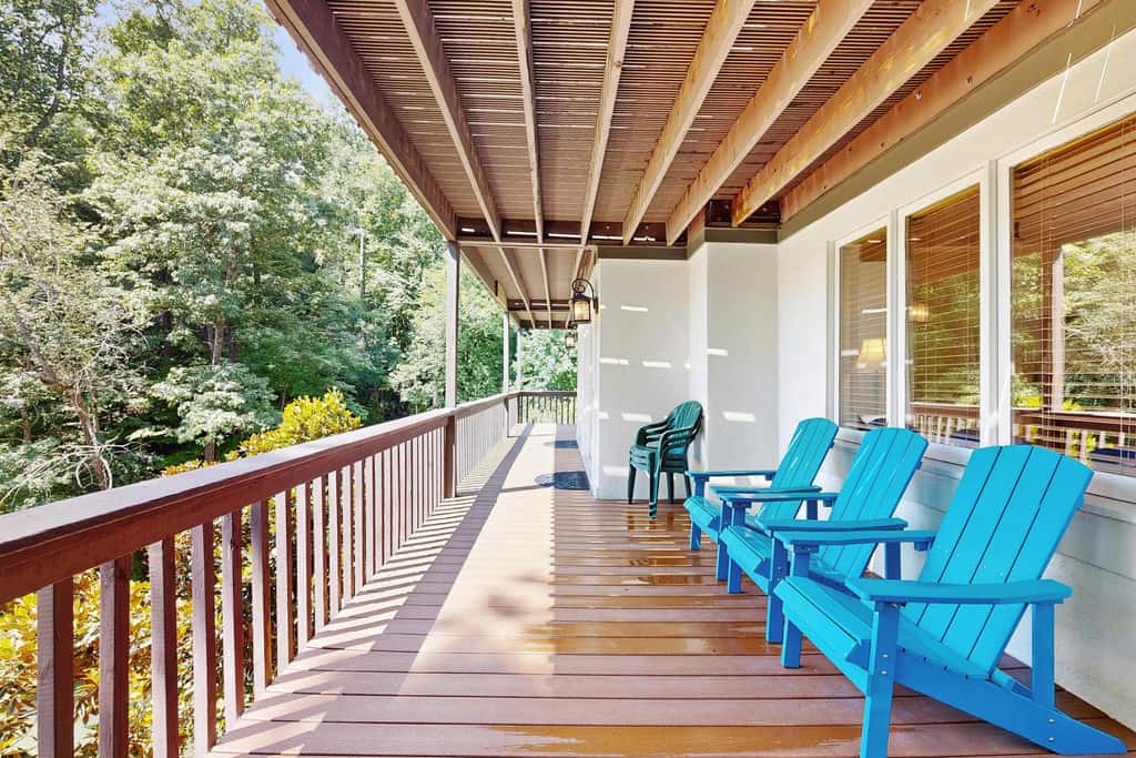 Lake Lure Lakefront House, Private Dock, Multiple Decks, Kayaks, Mountain Views, Gameroom