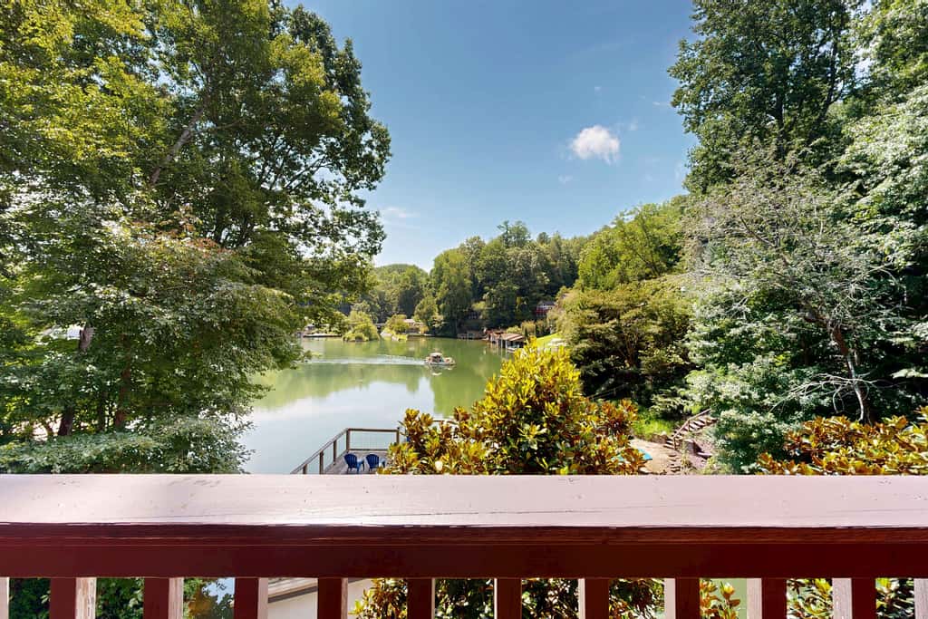 Lake Lure Lakefront House, Private Dock, Multiple Decks, Kayaks, Mountain Views, Gameroom
