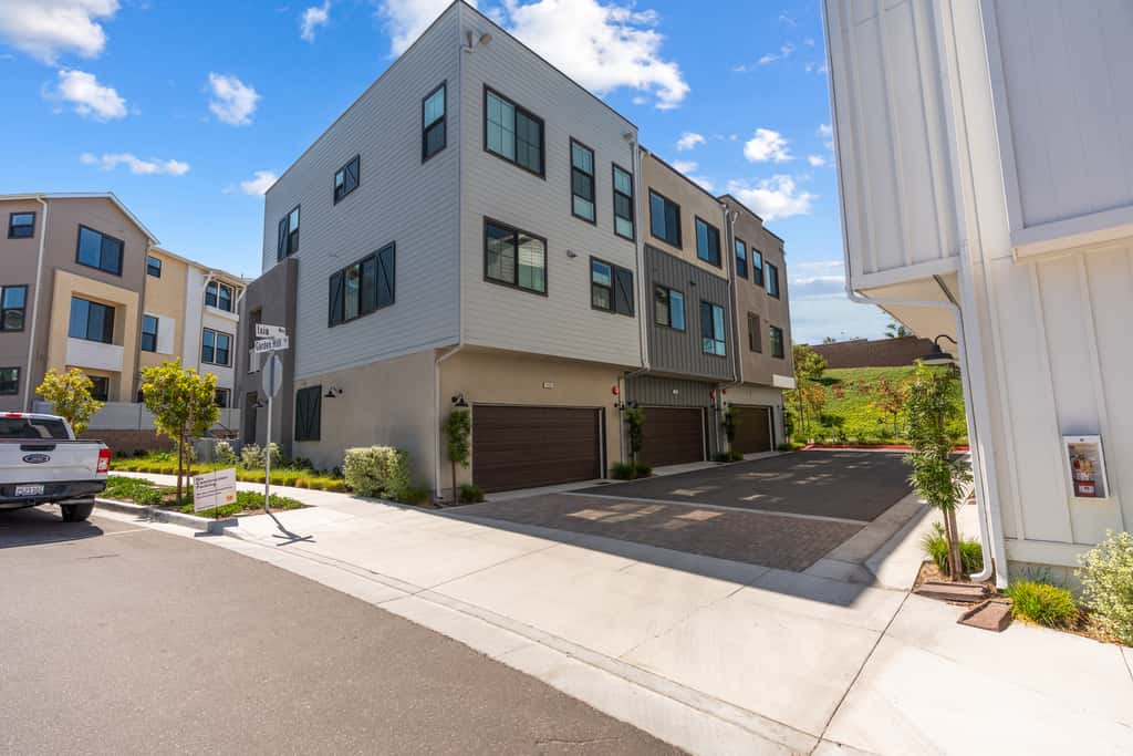 Modern 4BR Townhouse near Beach & Legoland