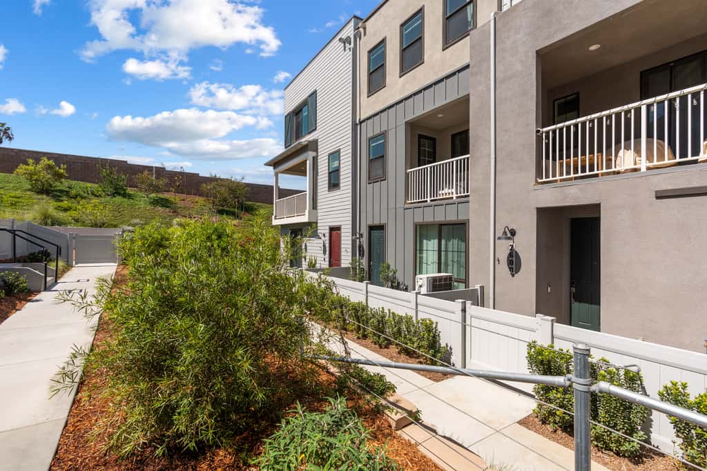 Modern 4BR Townhouse near Beach & Legoland