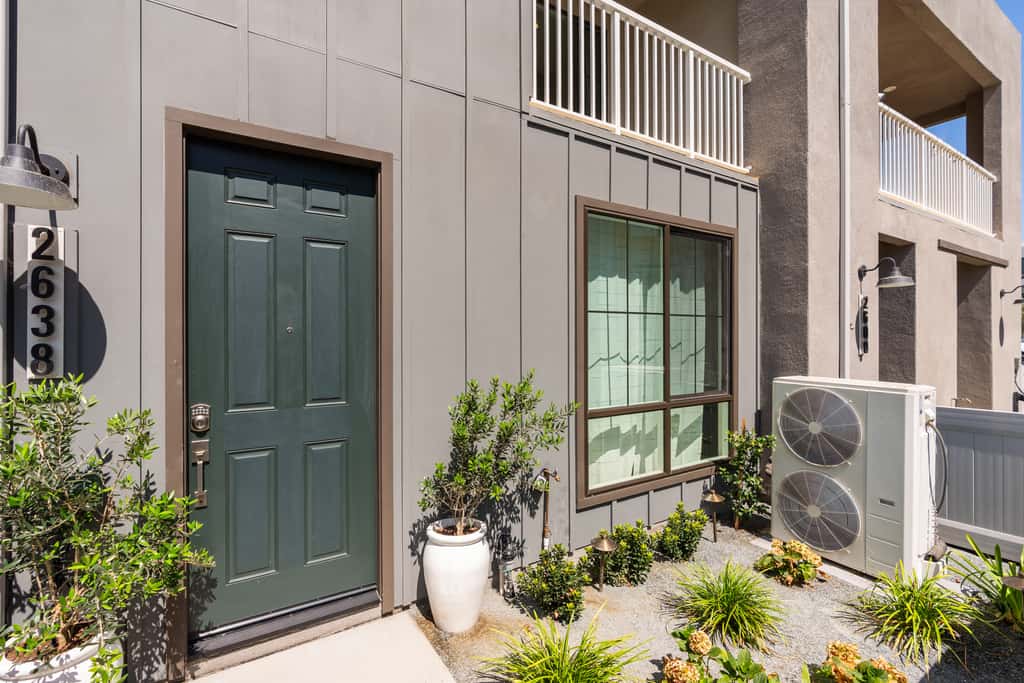 Modern 4BR Townhouse near Beach & Legoland