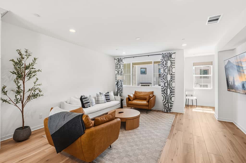 Modern 4BR Townhouse near Beach & Legoland