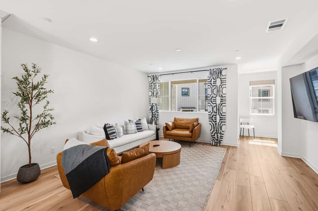 Modern 4BR Townhouse near Beach & Legoland