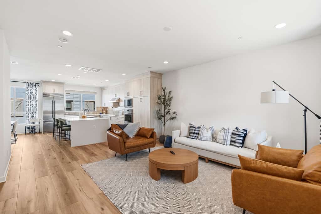 New Modern 4BR Townhouse near Beach & Legoland