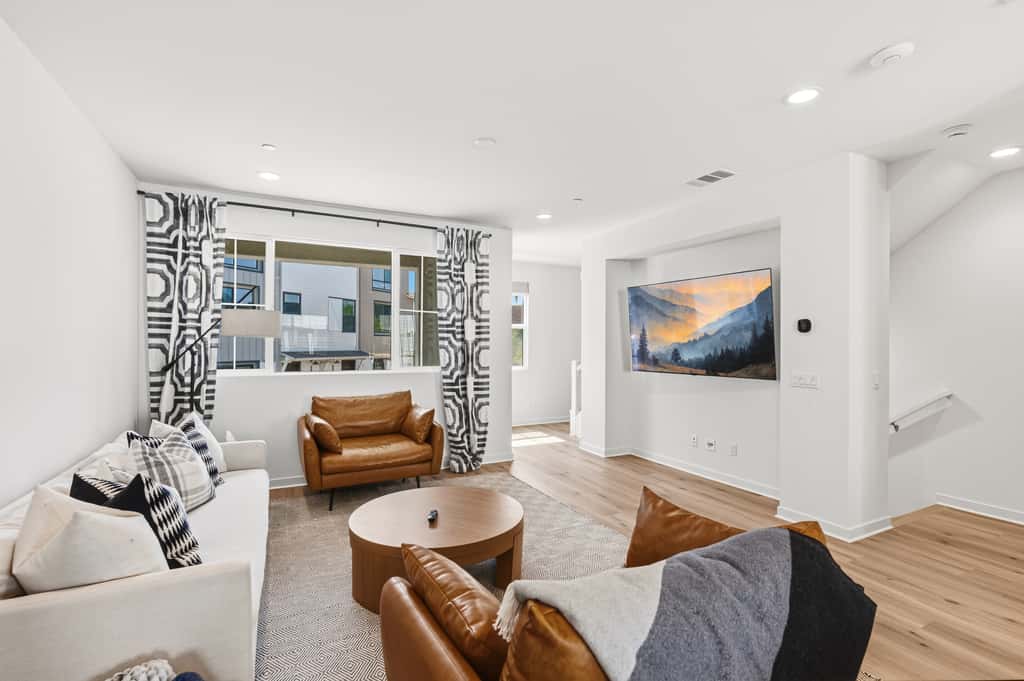Modern 4BR Townhouse near Beach & Legoland