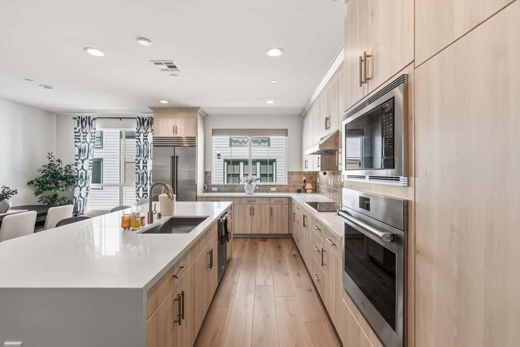 Modern 4BR Townhouse near Beach & Legoland