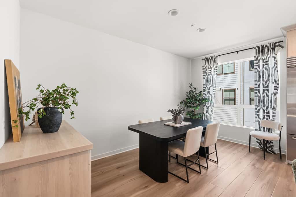 Modern 4BR Townhouse near Beach & Legoland