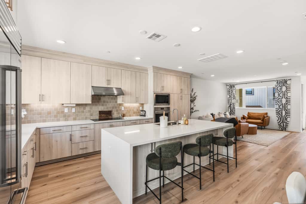 Modern 4BR Townhouse near Beach & Legoland