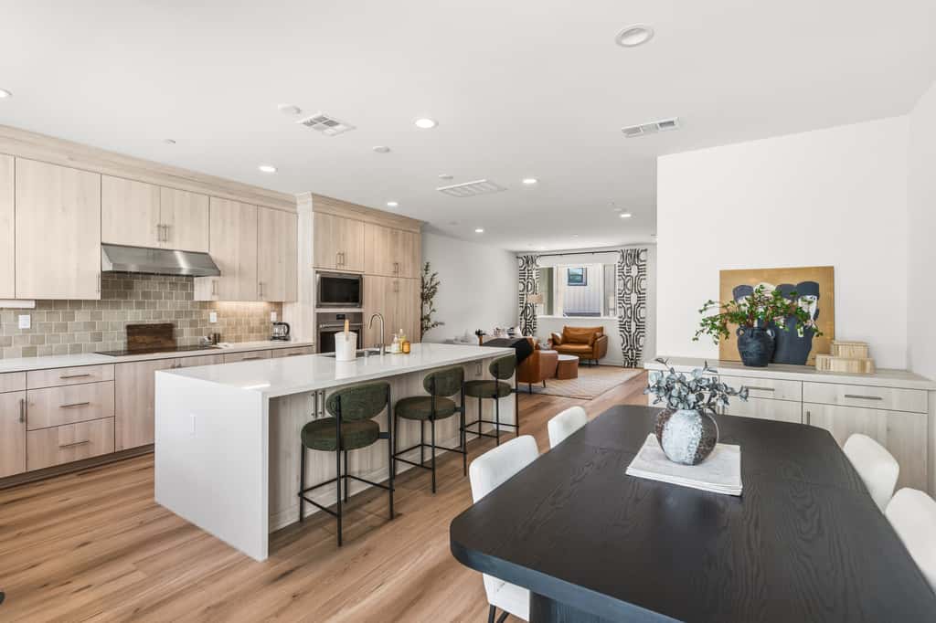Modern 4BR Townhouse near Beach & Legoland