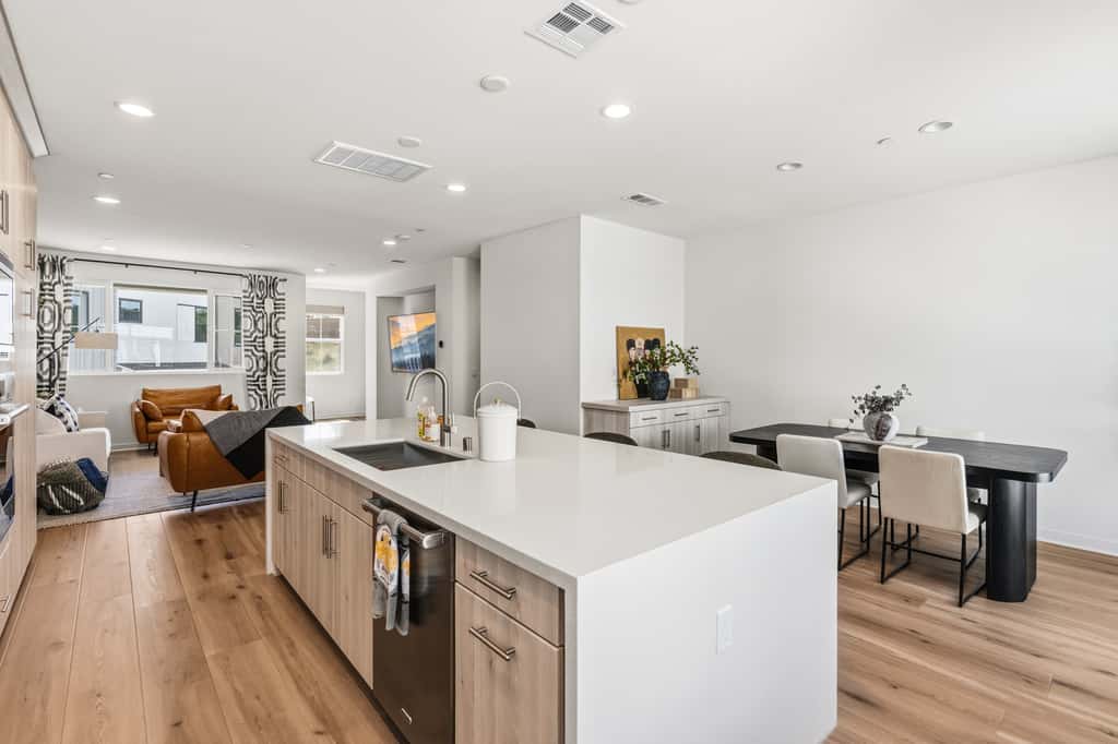 Modern 4BR Townhouse near Beach & Legoland