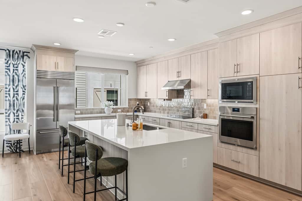 Modern 4BR Townhouse near Beach & Legoland
