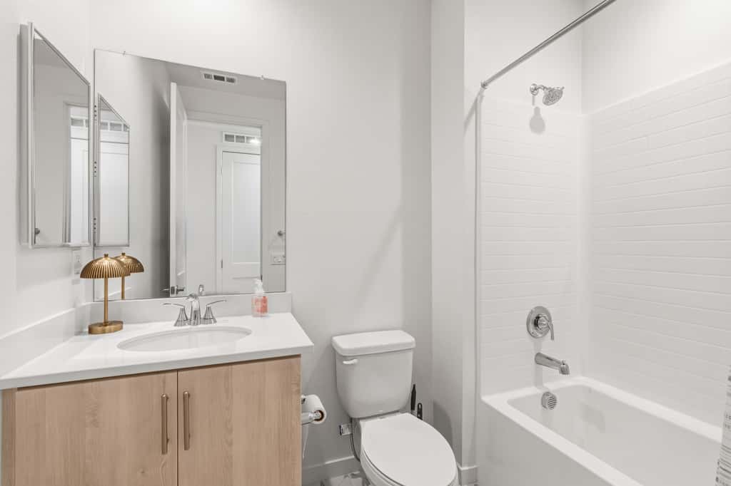 Modern 4BR Townhouse near Beach & Legoland