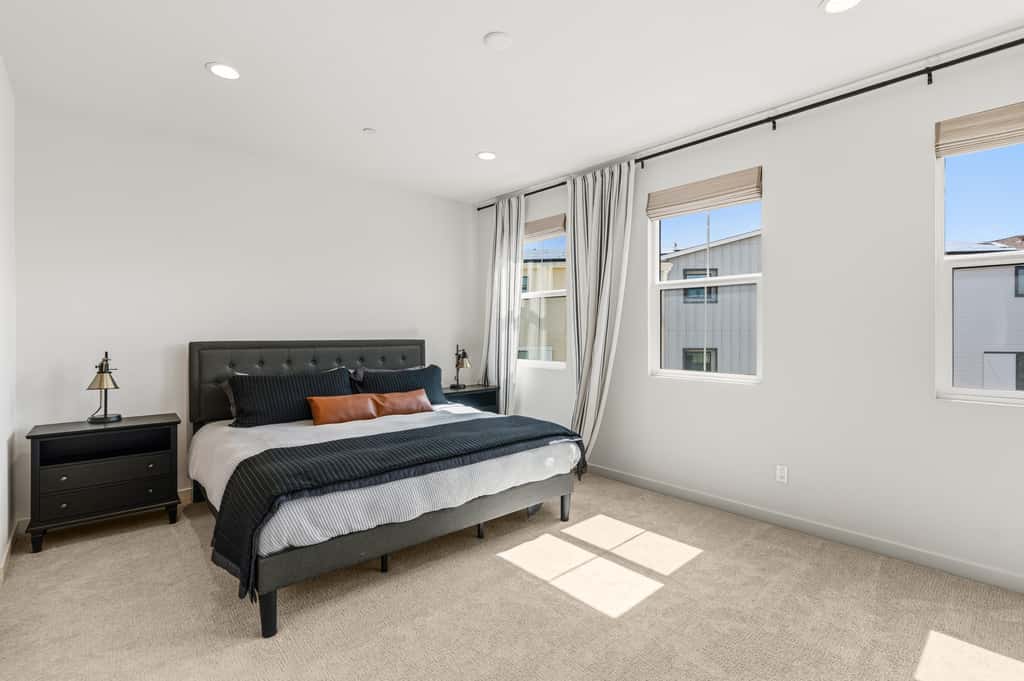 Modern 4BR Townhouse near Beach & Legoland