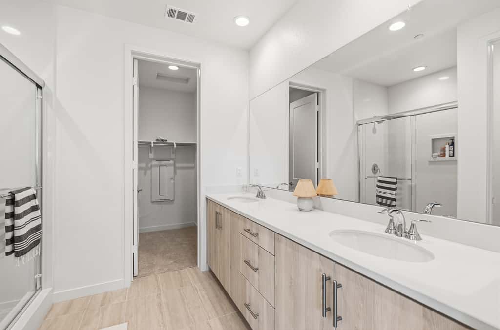 Modern 4BR Townhouse near Beach & Legoland
