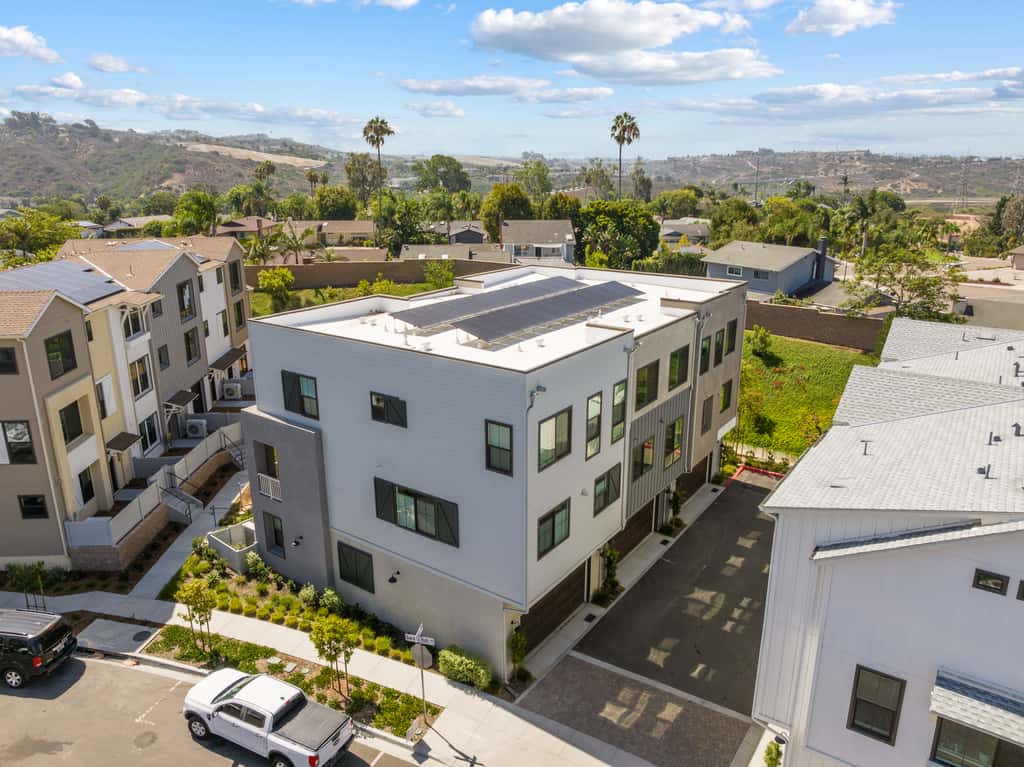 Modern 4BR Townhouse near Beach & Legoland