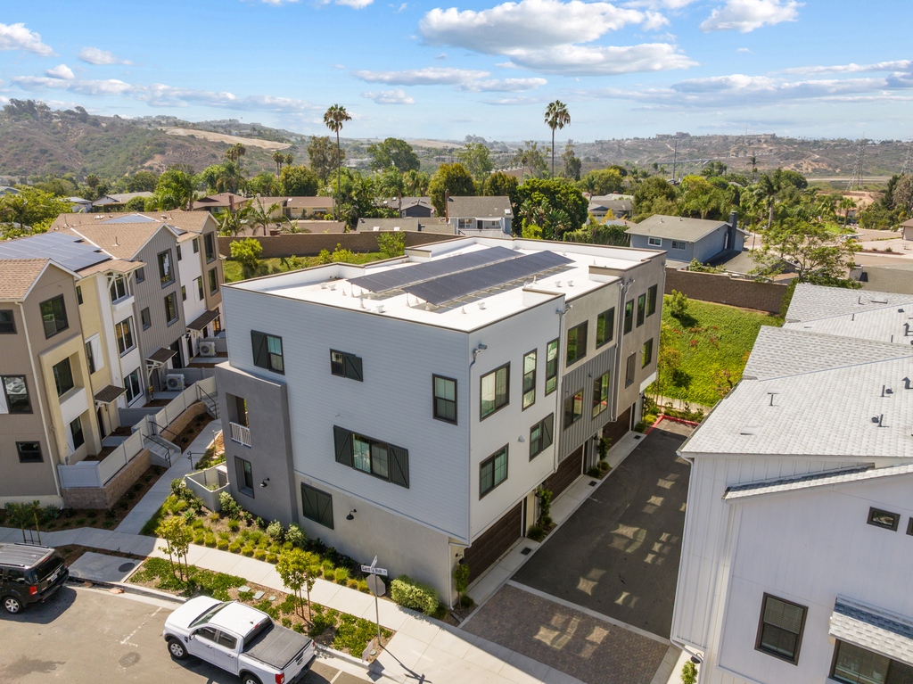 Modern 4BR Townhouse near Beach & Legoland