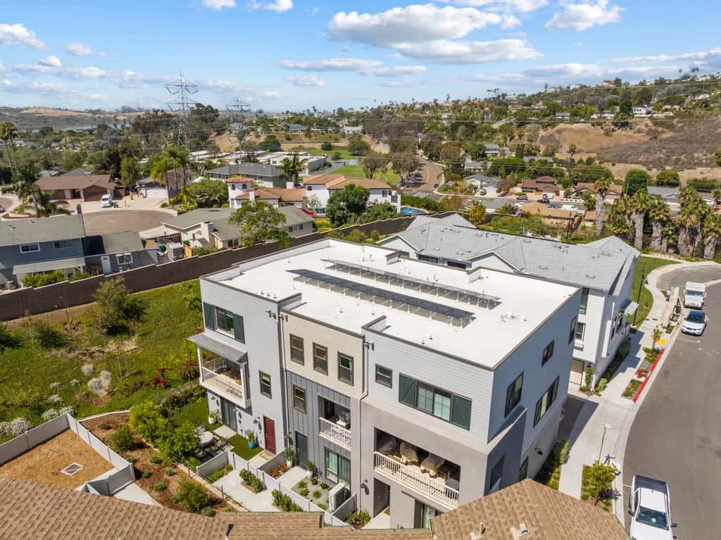 Modern 4BR Townhouse near Beach & Legoland