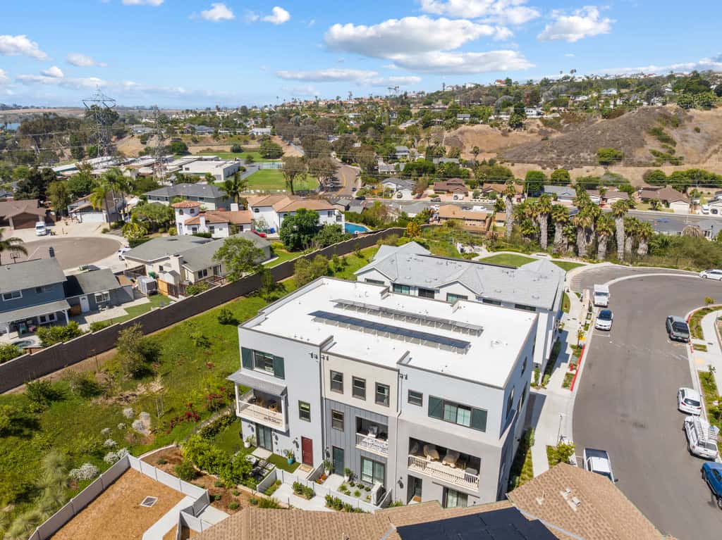 Modern 4BR Townhouse near Beach & Legoland