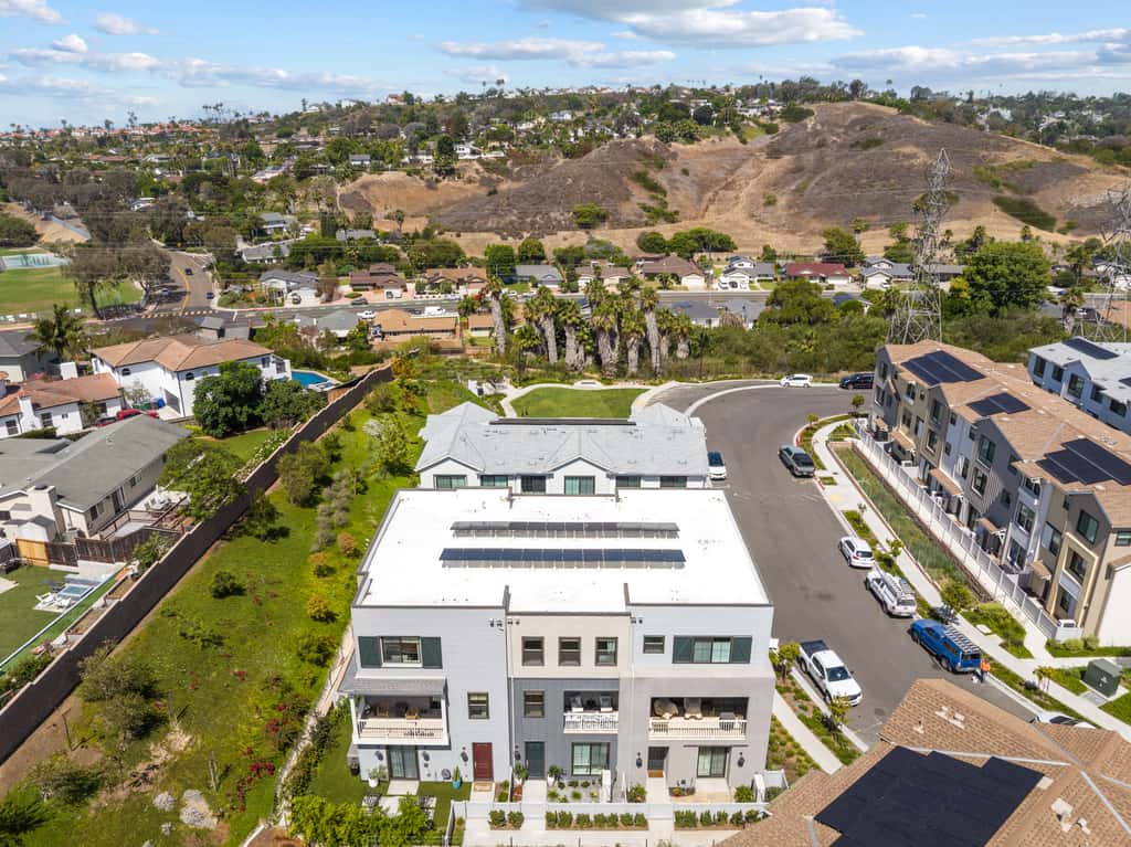 Modern 4BR Townhouse near Beach & Legoland