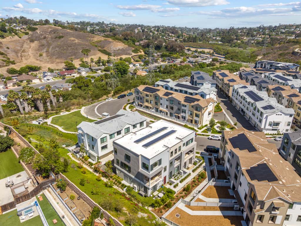 Modern 4BR Townhouse near Beach & Legoland