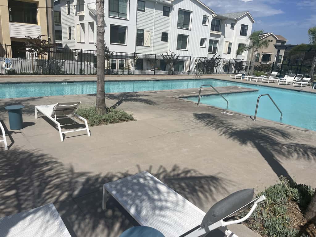Modern 4BR Townhouse near Beach & Legoland