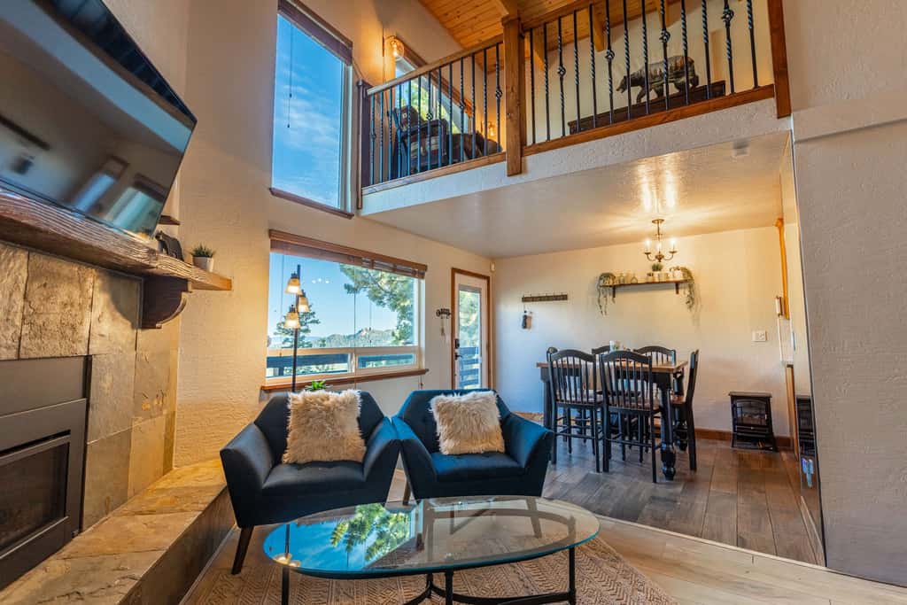 Heavenly Vista Lago Lake View - Luxury Ski-In-Ski-Out Retreat with Stunning Lake Views
