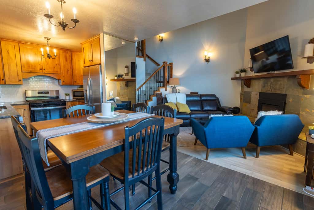 Heavenly Vista Lago Lake View - Luxury Ski-In-Ski-Out Retreat with Stunning Lake Views