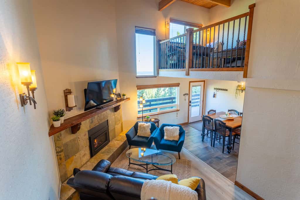 Heavenly Vista Lago Lake View - Luxury Ski-In-Ski-Out Retreat with Stunning Lake Views