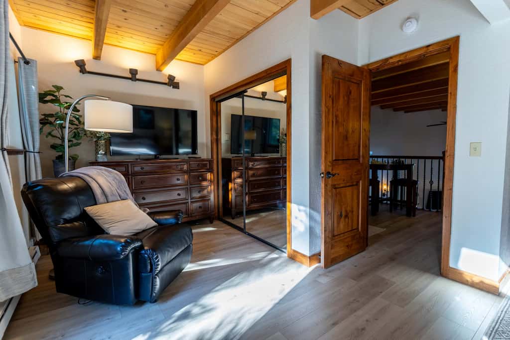 Heavenly Vista Lago Lake View - Luxury Ski-In-Ski-Out Retreat with Stunning Lake Views