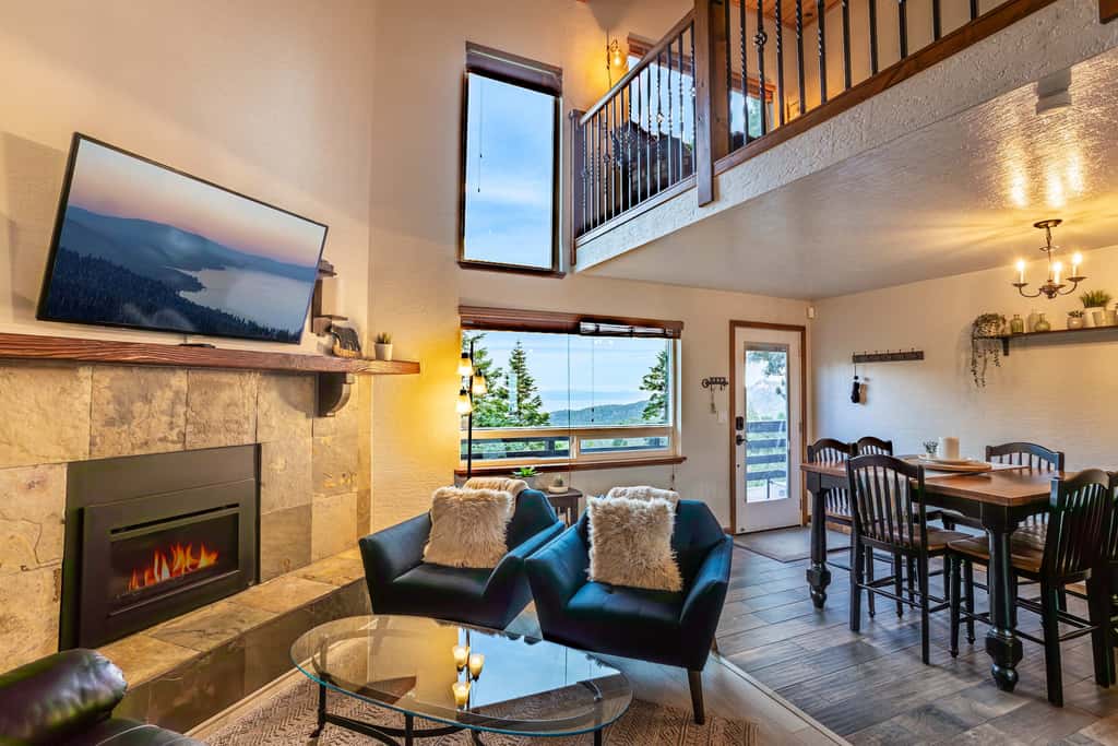 Heavenly Vista Lago Lake View - Luxury Ski-In-Ski-Out Retreat with Stunning Lake Views