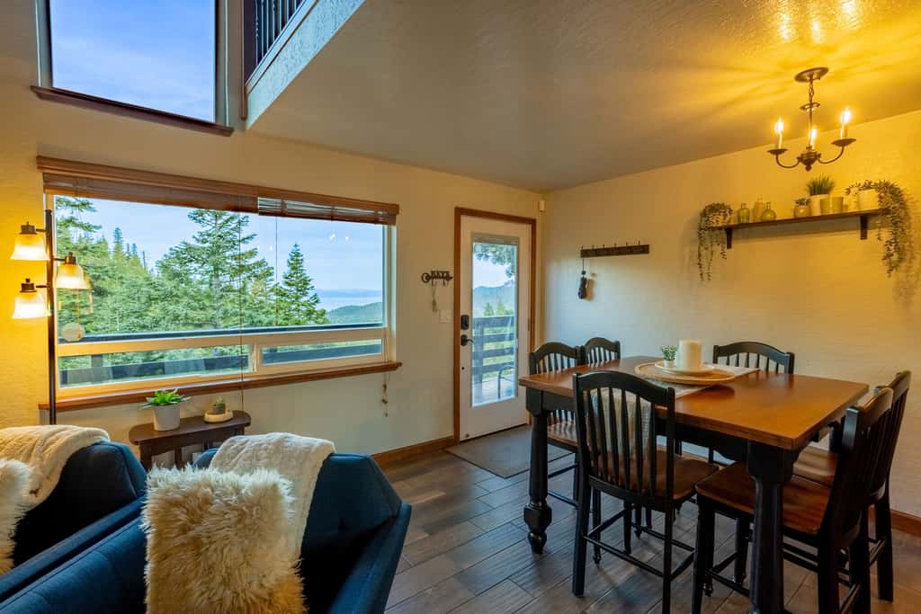 Heavenly Vista Lago Lake View - Luxury Ski-In-Ski-Out Retreat with Stunning Lake Views