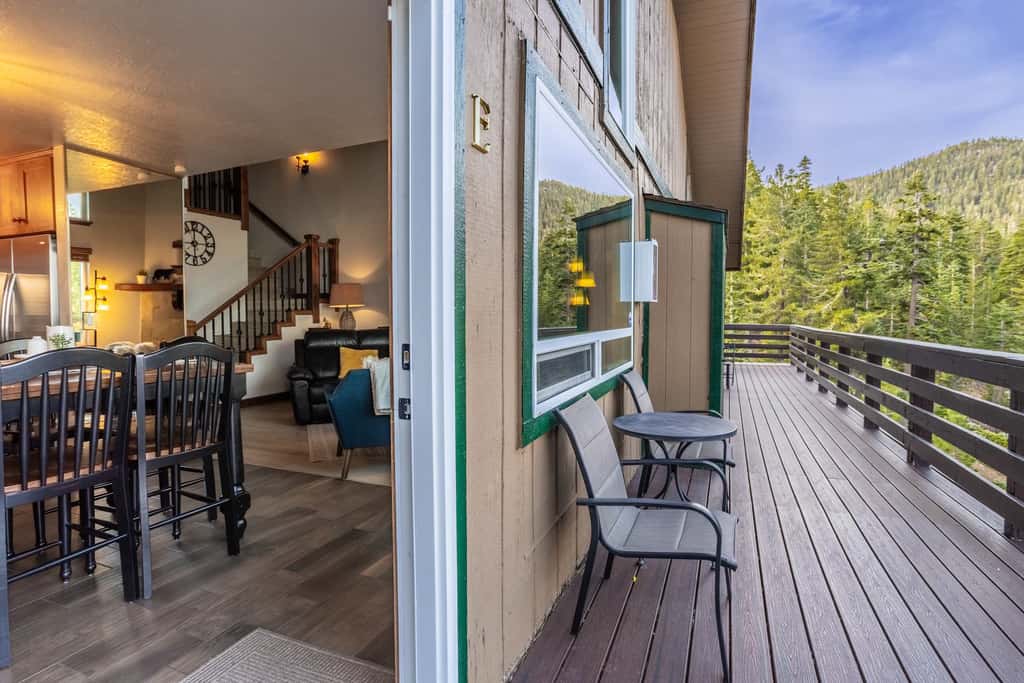 Heavenly Vista Lago Lake View - Luxury Ski-In-Ski-Out Retreat with Stunning Lake Views