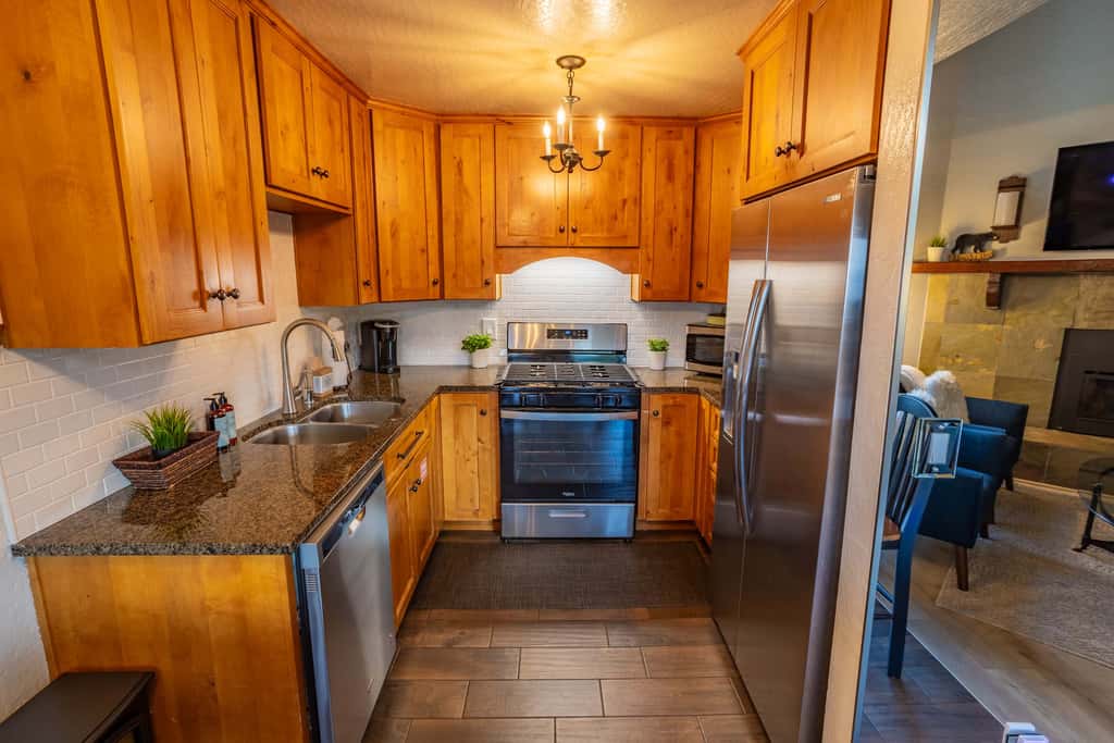 Heavenly Vista Lago Lake View - Luxury Ski-In-Ski-Out Retreat with Stunning Lake Views