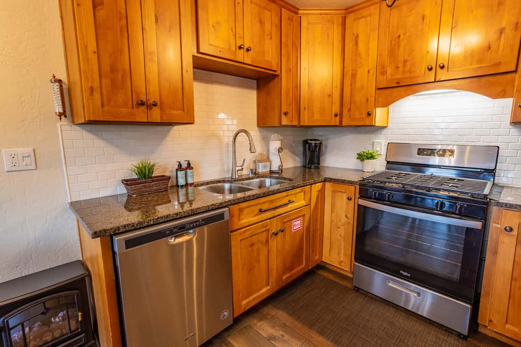 Heavenly Vista Lago Lake View - Luxury Ski-In-Ski-Out Retreat with Stunning Lake Views
