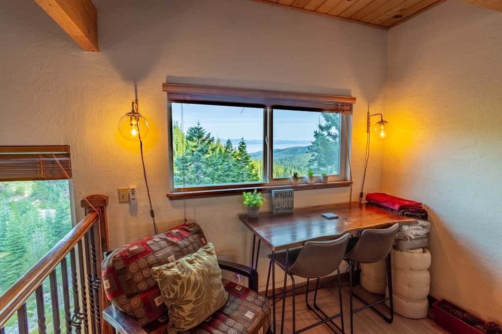 Heavenly Vista Lago Lake View - Luxury Ski-In-Ski-Out Retreat with Stunning Lake Views