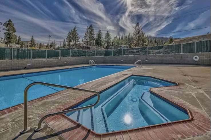 Heavenly Vista Lago Lake View - Luxury Ski-In-Ski-Out Retreat with Stunning Lake Views