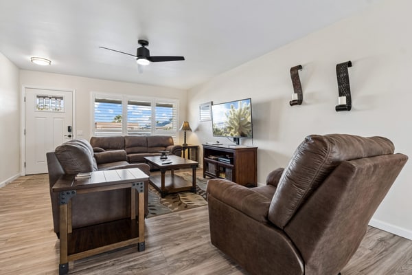 Rolling Hills Haven | 3BR | Large Screened Patio | Fenced Yard | Sun City | Sleeps 6
