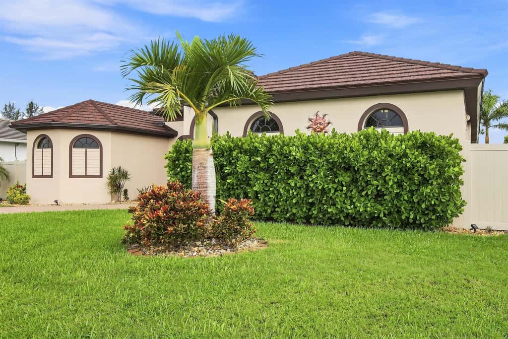 Dog-Friendly Canalfront Retreat with Heated Pool & Kayaks